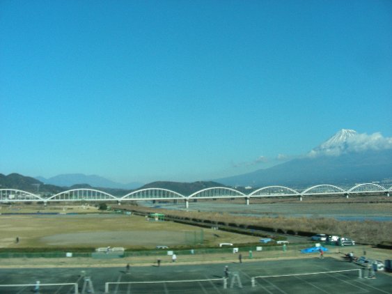 富士山バックにテニス